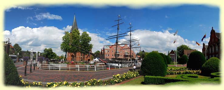 St. Antonius Kirche, Segelschiff Frederike von Papenburg und Rathaus