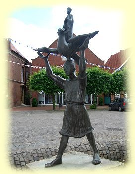 Drensteinfurt - Bronzeskulptur mit Walbraht und dem Heiligen Alexander