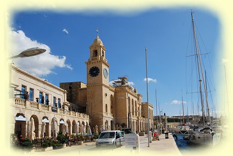 Malta - Maritime Museum - Museumsgebude auf Birgu am Ufer des Harbour Cree
