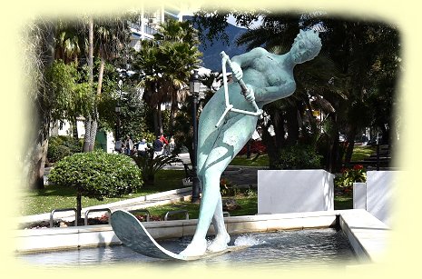 Marbella - Wasserski-Skulptur - der Surfer
