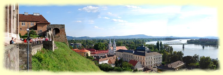 Esztergom - Stadtteil Vizivaros -die Wasserstadt- mit Pfarrkirche, Christliches Museum und der Maria-Veleria-Brcke