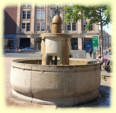 Amsterdam - Beursplein - Brunnen