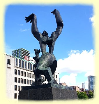 Rotterdam - Skulptur De verwoeste stad