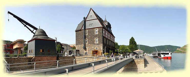 Bingen - alte Zollamt und alter Rheinkran