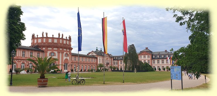 Wiesbaden-Biebrich - Schloss - Ehrenhof