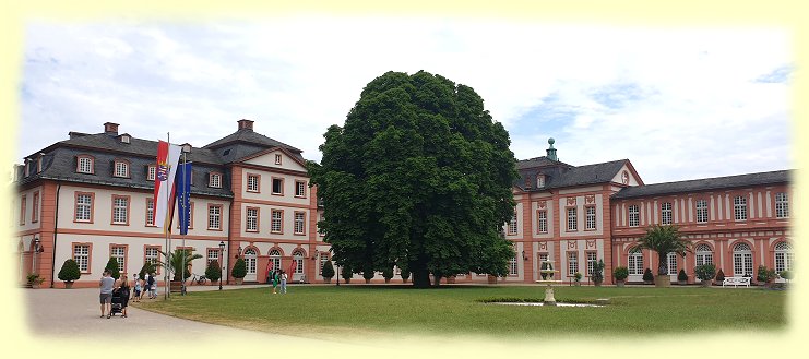 Wiesbaden-Biebrich - Schloss - Ehrenhof - 1