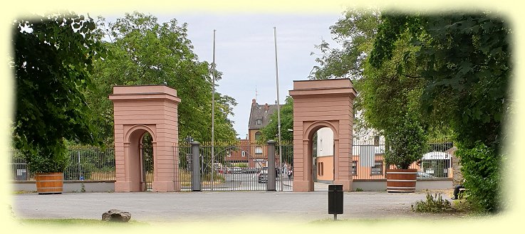 Wiesbaden-Biebrich - Schlosspark - nrdliches Eingangstor