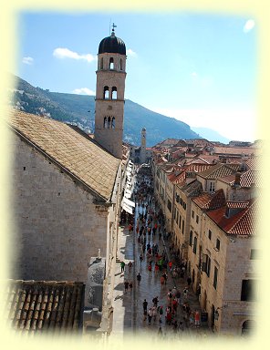 Dubrovnik - Flaniermeile Stradun mit  Franziskaner-Kirche