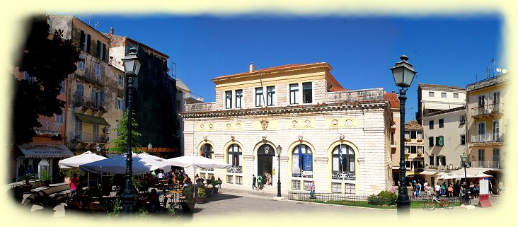 Korfu - Rathausplatz mit Rathaus