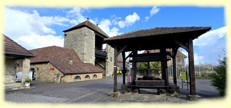 Deutsches Weintor - historische Weinpresse