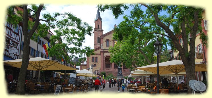 Weinheim - Marktplatz mit Laurentiuskirche