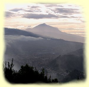Blick vom 920 m hoch gelegenen Mirador Cruz del Carmen auf La Laguna