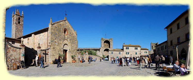 Monteriggioni - mittelalterliche Stadtkern mit der Kirche  Ciesa di Santa Maria Assunta