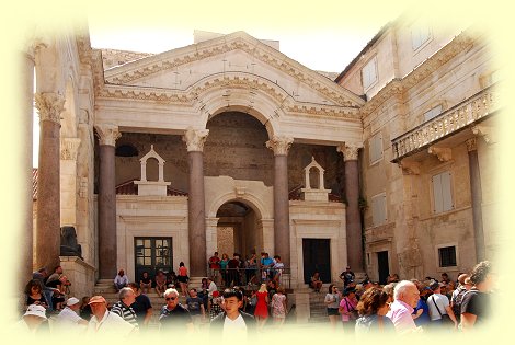 Split - Syrischer Bogen im Peristyl innerhalb des Palastkomplexes