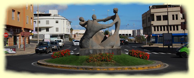 Puerto del Rosario - Skulptur steht fr die multikulturelle Realitt