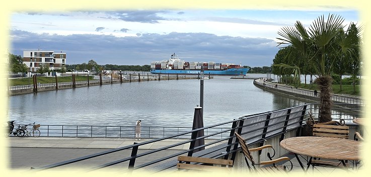 Wedel -- Frachtschiff