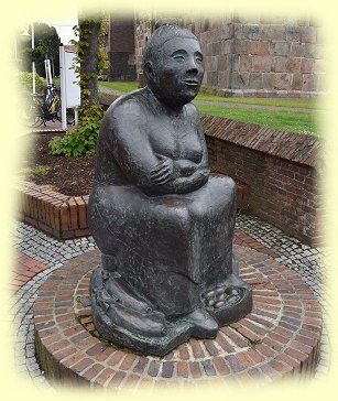 Westerstede - Marktfrau Skulptur