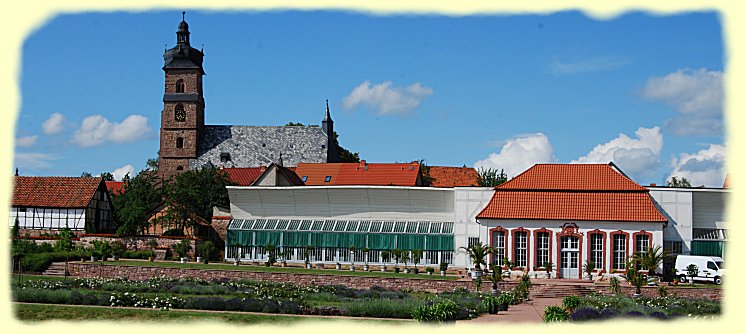 Bendeleben - Orangerie mit Sonnenfanghusern  und Kirche St. Pankratii