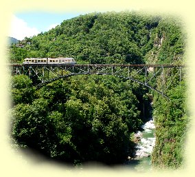 72 Meter hohe Eisenbahnviadukt ber den Isorno