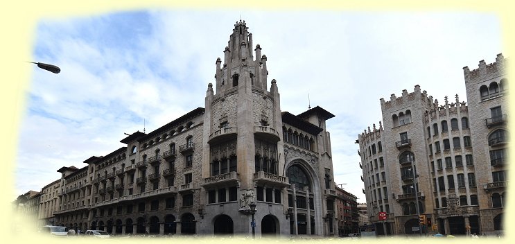 Barcelona - Neugotischen Gebudekomplex an der Ecke Via Laietana