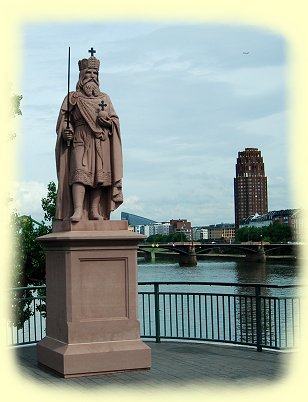 Frankfurt - alte Brcke - Nachbildung des Standbilds Kaiser Karls des Groen