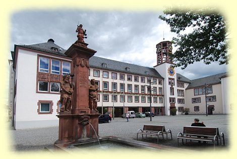 Worms - Rathaus mit Gerechtigkeitsbrunnen