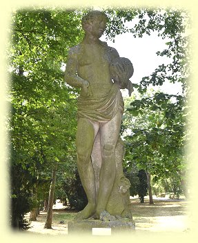 Schwedt - Urania Kopie einer Skulptur von Carl Philipp Glume, Sandstein.