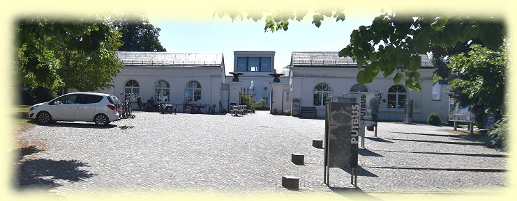 Putbus -Orangerie - Eingang zur Stadtverwaltung
